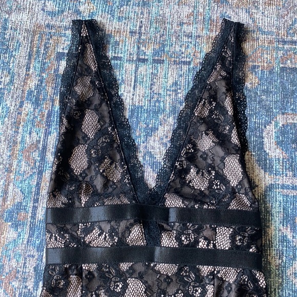 NAANAA Lace Dress - Picture 9 of 13